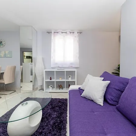 Happy Apartment *