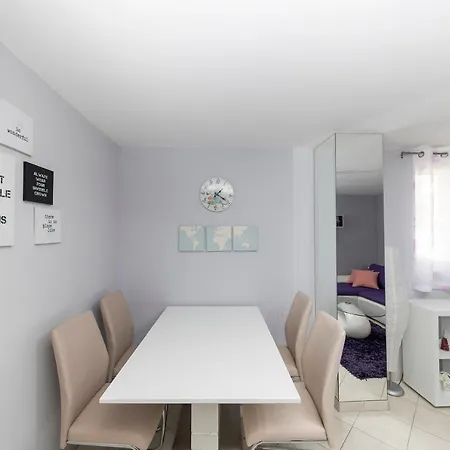 Happy Apartment